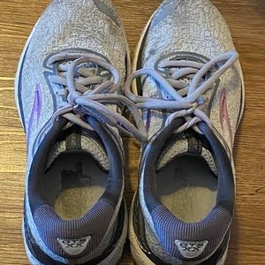 Women’s Brooks Adrenaline Size 7